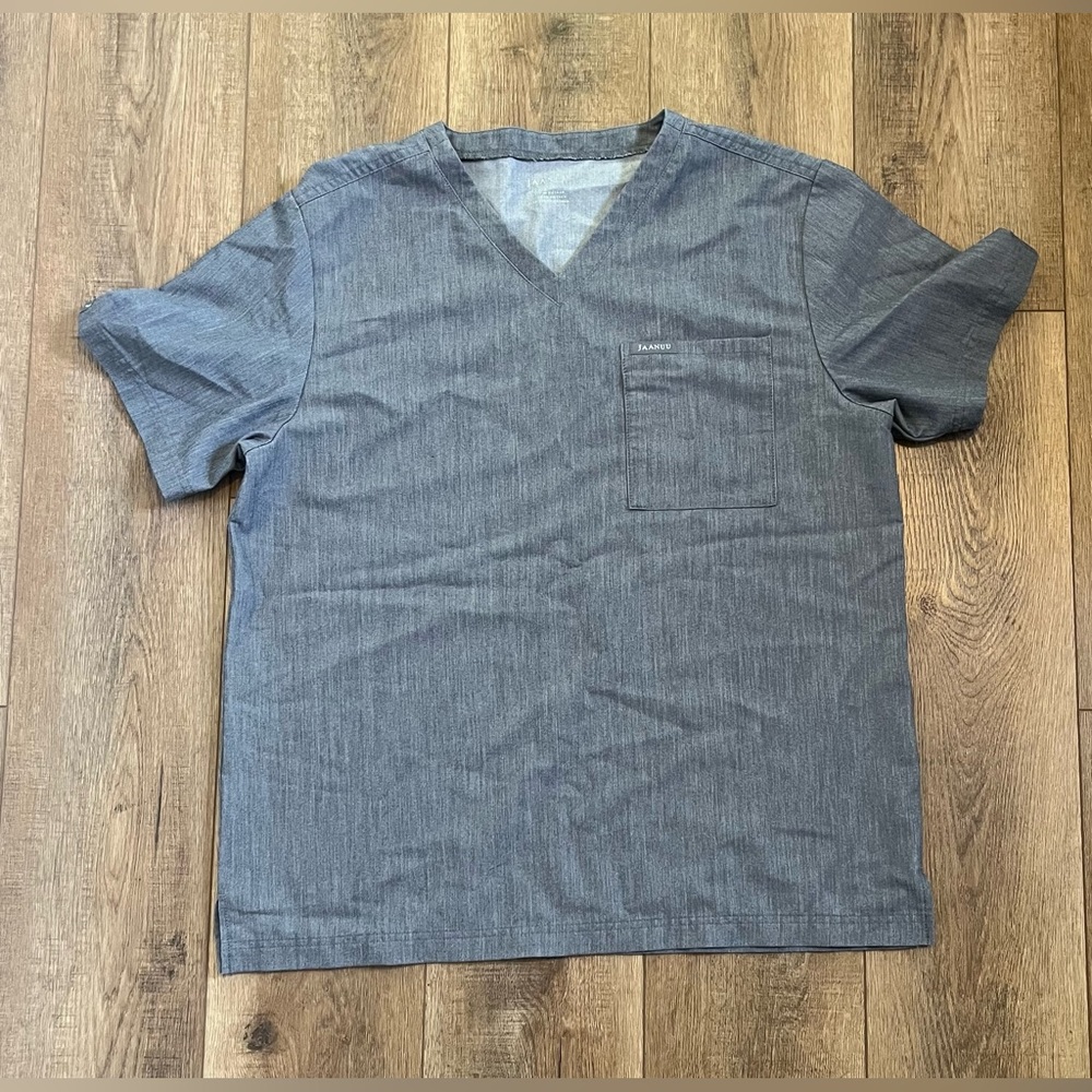 5 sets of Jaanuu scrubs - men’s size large - heather gray